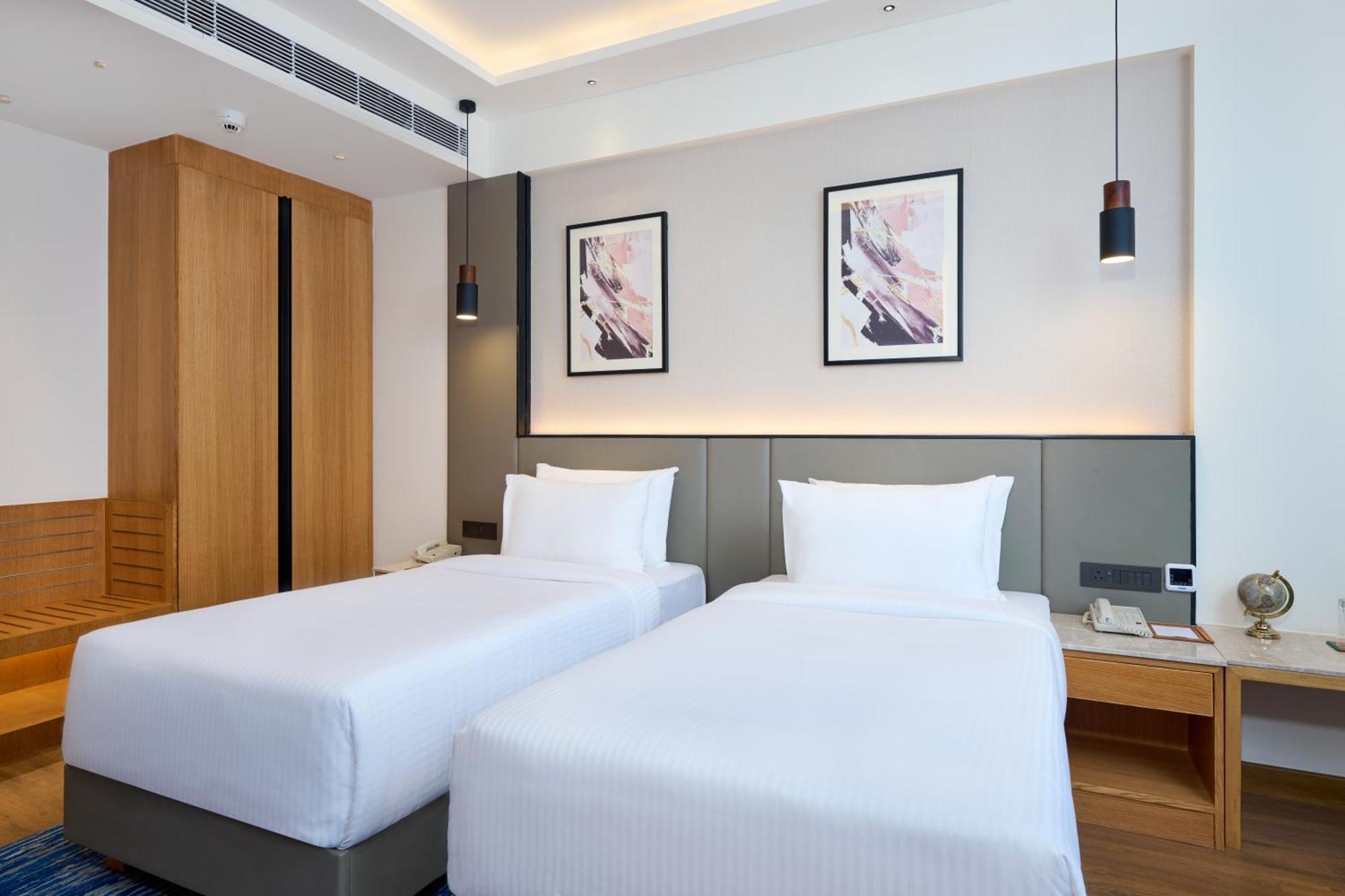 Iris Sarovar Portico Gurgaon Exterior photo
