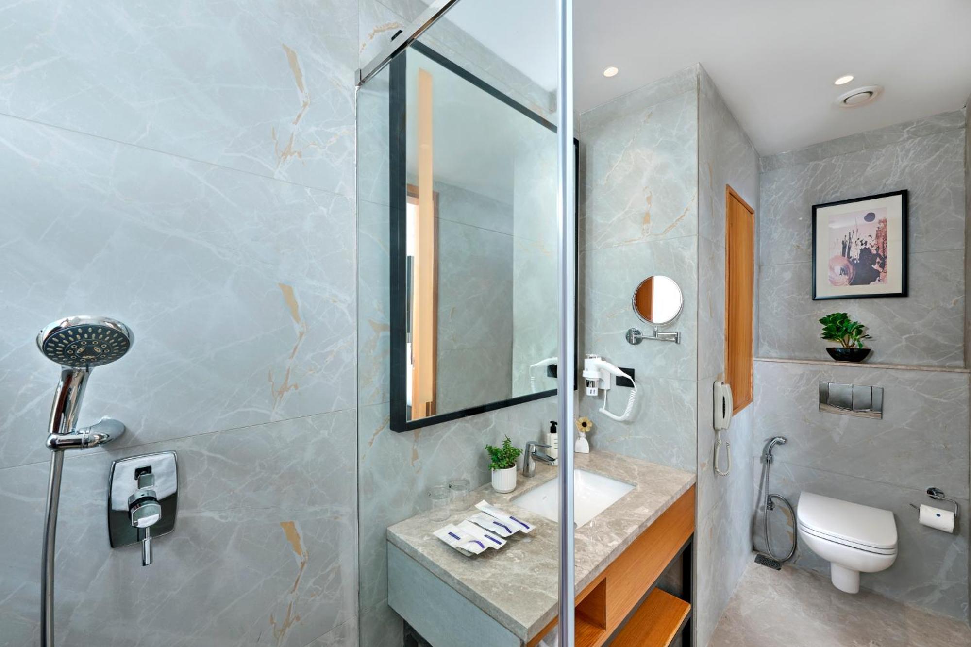 Iris Sarovar Portico Gurgaon Exterior photo